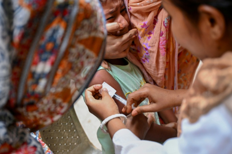 L'ONU s'inquiète des failles dans le système mondial de vaccination des enfants qui pourraient favoriser la recrudescence des épidémies ( AFP / Munir UZ ZAMAN )