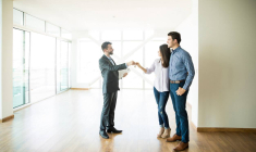 Immobilier : quand vaut-il mieux visiter un logement ? / iStock.com - Antonio_Diaz