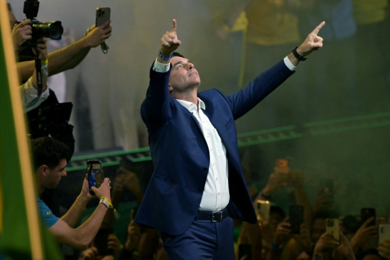 Le candidat à la présidentielle brésilienne, Flavio Bolsonaro, à son arrivée à la convention du Parti libéral (PL) à Sao Paulo, le 25 juillet 2026 ( AFP / Nelson ALMEIDA )