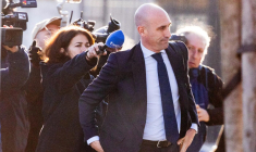 Luis Rubiales persiste que Jenni Hermoso lui a « donné son accord » pour un baiser