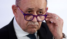 "POUTINE DOIT COMPRENDRE QUE L'OTAN EST AUSSI UNE ALLIANCE NUCLÉAIRE", DIT LE DRIAN