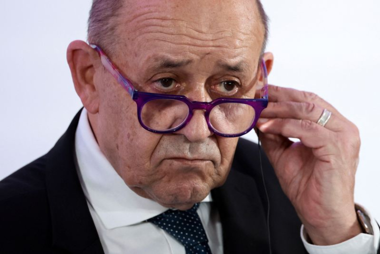 "POUTINE DOIT COMPRENDRE QUE L'OTAN EST AUSSI UNE ALLIANCE NUCLÉAIRE", DIT LE DRIAN