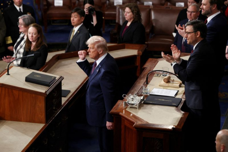 Le président américain Donald Trump, le vice-président JD Vance et le président de la Chambre des représentants Mike Johnson assistent à une session conjointe du Congrès, dans la Chambre des représentants du Capitole des États-Unis à Washington