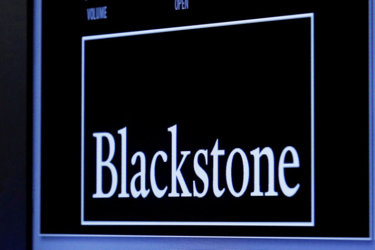 LE BÉNÉFICE TRIMESTRIEL DE BLACKSTONE MONTE