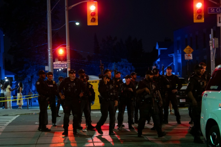 La police se déploie sur les lieux d'une fusillade à Toronto, le 11 juillet 2026 ( AFP / Laura Proctor )