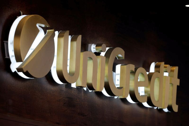 LE PATRON D'UNICREDIT SE RETIRE DE LA COURSE POUR DIRIGER HSBC
