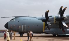 Un transall de l'armée française à Niamey, au Niger, le 12 juillet 2019. ( AFP / BOUREIMA HAMA )