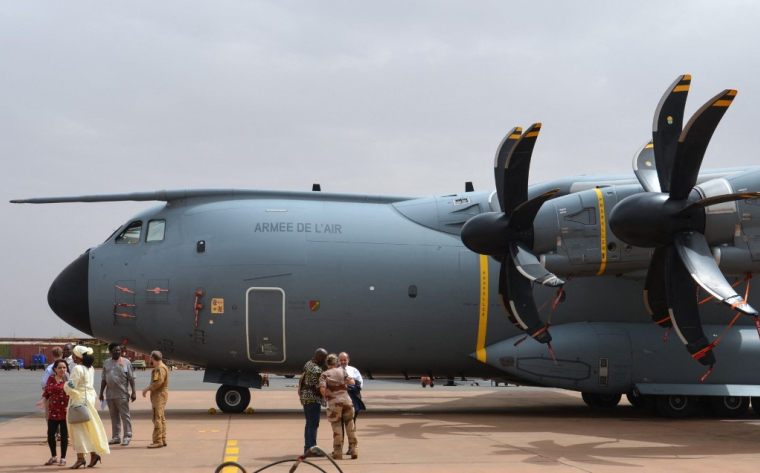 Un transall de l'armée française à Niamey, au Niger, le 12 juillet 2019. ( AFP / BOUREIMA HAMA )