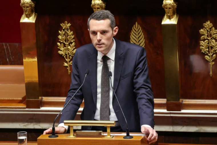 Le député LR Alexandre Portier, président de LA  commission d'enquête sur la sécurité des musées, à l'Aseemblée nationale le 26 janvier 2026 ( AFP / Ludovic MARIN )