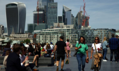 L'ÉCONOMIE BRITANNIQUE SE RAPPROCHE UN PEU PLUS DE LA RÉCESSION