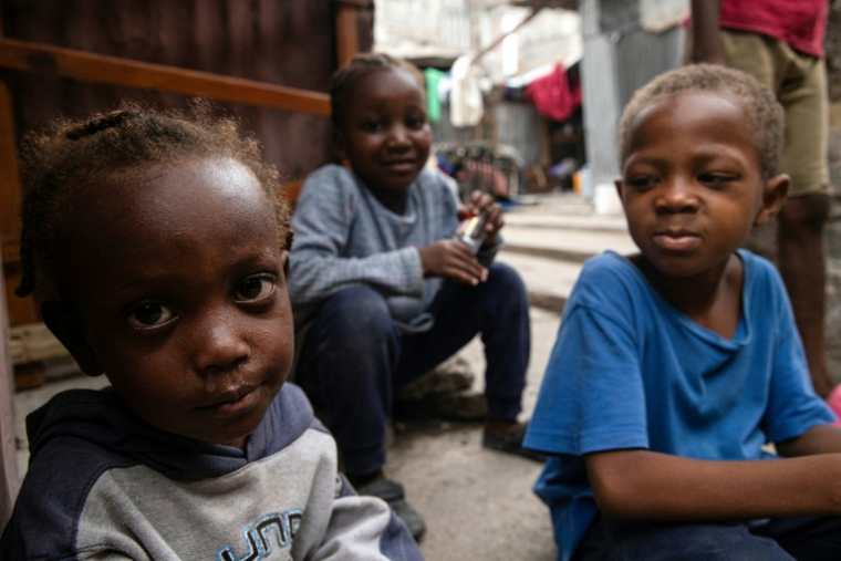 Des enfants déplacés par la violence des gangs à Port-au-Prince, en Haïti le 25 septembre 2025 ( AFP / Clarens SIFFROY )