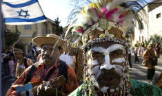 Des pèlerins chrétiens de Papouasie-Nouvelle-Guinée participent à la marche annuelle de soutien à Israël à Jérusalem, organisée par l'Ambassade chrétienne internationale et la municipalité de Jérusalem, le 15 octobre 2008 ( AFP / Menahem KAHANA )