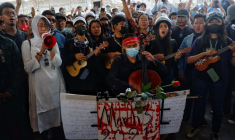 BIRMANIE: LES MANIFESTANTS À NOUVEAU DANS LA RUE MALGRÉ LA RÉPRESSION SANGLANTE