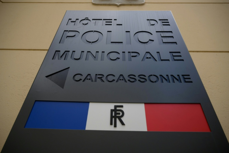 Le panneau annonçant les bureaux de la police municipale de Carcassonne, dans l'Aude, le 9 septembre 2026 ( AFP / Ed JONES )