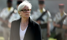 La ministre des Armées Catherine Vautrin le 28 avril 2026 à Suippes dans la Marne ( AFP / Sameer AL-DOUMY )