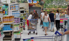 L'augmentation des prix alimentaires risque de refroidir les ménages au quatrième trimestre, alors qu'ils avaient largement puisé dans leur épargne en juillet et septembre, provoquant un boom de la consommation. (© AFP)