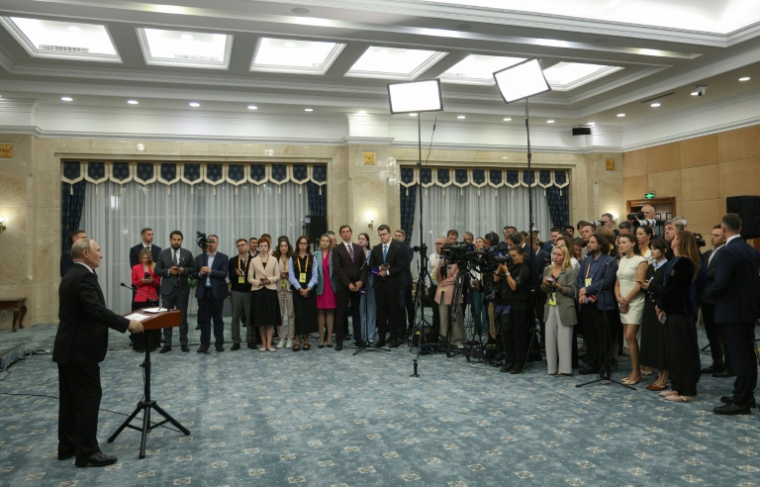 Conférence de presse du président russe Vladimir Poutine à Bishkek, en marge du sommet de l'Organisation de coopération de Shanghai, le 1er septembre 2026 ( POOL / Vyacheslav PROKOFYEV )