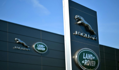 La production auto britannique a chuté en septembre au Royaume-Uni, plombée par une cyberattaque qui a mis à l'arrêt pendant plus d'un mois Jaguar Land Rover ( AFP / Ben STANSALL )