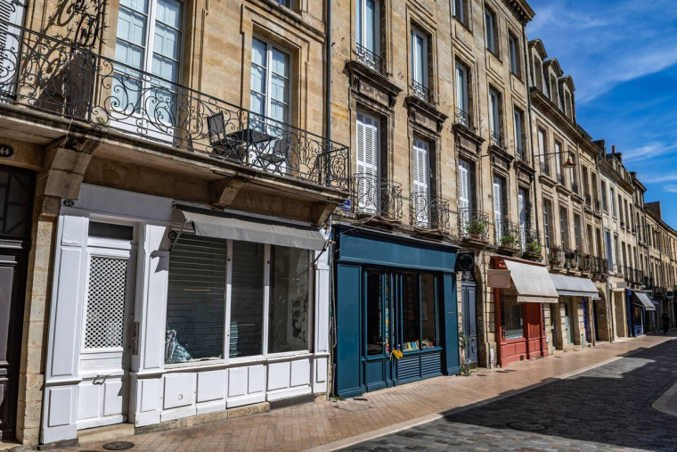 Taxe sur les locaux commerciaux vacants : des communes passent à l'offensive / iStock.com - grafxart8888