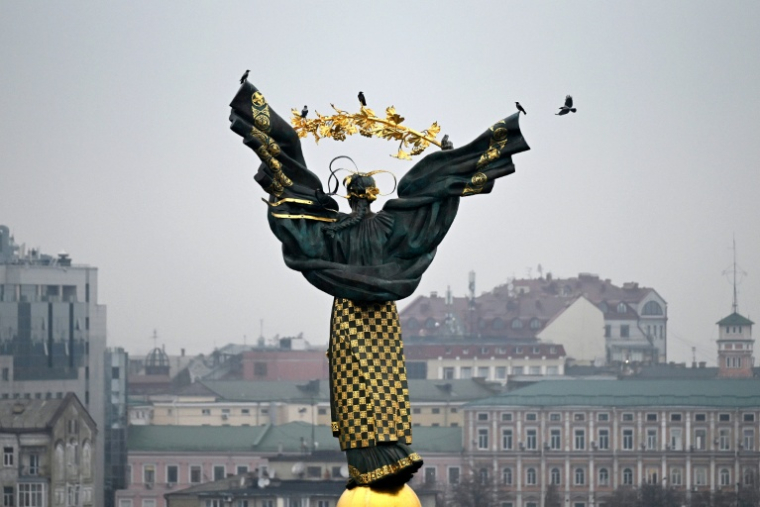 Le Monument de l'Indépendance dominant la place de l'Indépendance à Kiev, le 27 novembre 2025 en Ukraine ( AFP / Sergei GAPON )