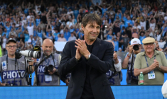 Antonio Conte annonce son départ de Naples