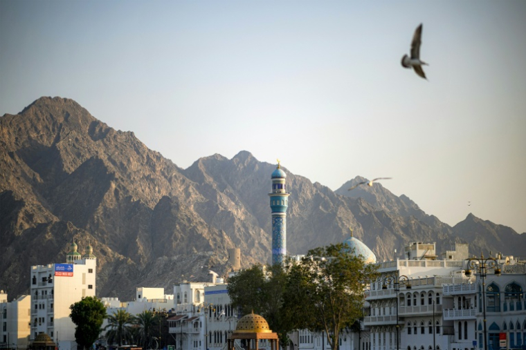 Une partie de la ville de Mascate près du port à Oman, le 5 février 2026 ( AFP / Loic VENANCE )