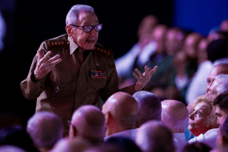 L'ancien président cubain Raul Castro assiste au gala marquant le centenaire de la naissance de son frère Fidel Castro au théâtre Karl Marx de La Havane, le 13 août 2026 ( AFP / YAMIL LAGE )