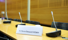 Le place vide de Pierre-Édouard Stérin à l'Assemblée nationale, à Paris, le 14 mai 2025. ( AFP / THOMAS SAMSON )