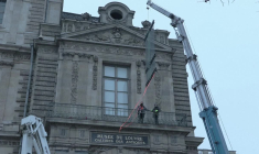 Louvre: une grille installée sur la fenêtre du vol
