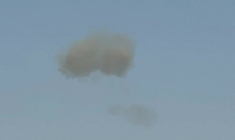 De la fumée dans le ciel de Bahreïn à la suite d'attaques iraniennes