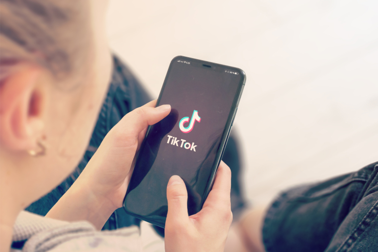 L'authenticité et le naturel, des valeurs qui montent sur les réseaux sociaux. Crédit photo : Adobe Stock