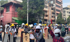 DEUX MANIFESTANTS TUÉS EN BIRMANIE, SELON UN TÉMOIN ET DES MÉDIAS