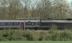 Collision TGV/poids lourd dans le Pas-de-Calais: les secours sur place