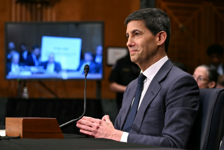 Kevin Warsh, lors de son audition par les sénateurs américains en vue de prendre la présidence de la Réserve fédérale (Fed), le 21 avril à Washington, DC ( AFP / Mandel NGAN )
