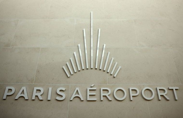 Le logo du groupe ADP à l'aéroport Paris Charles de Gaulle
