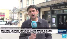 Présidentielle 2022 : Marine Le Pen en conférence de presse sur le thème de la "démocratie"