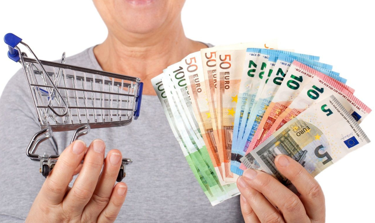 Les Français auraient besoin de près de 900 € de plus par mois