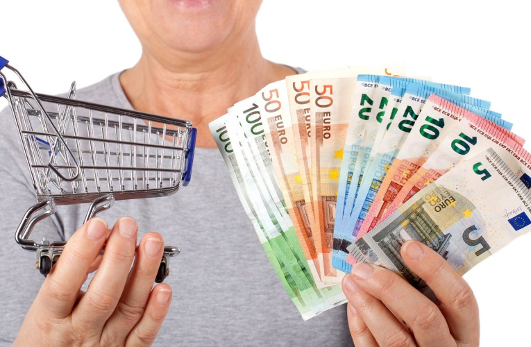 Les Français auraient besoin de près de 900 € de plus par mois