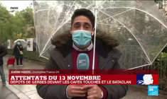 Attentats du 13 novembre 2015 : dépot de gerbes devant le Bataclan et les cafés touchés