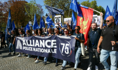 Des policiers manifestent à l'appel du syndicat Alliance, le 15 septembre 2026 ( AFP / Thomas SAMSON )