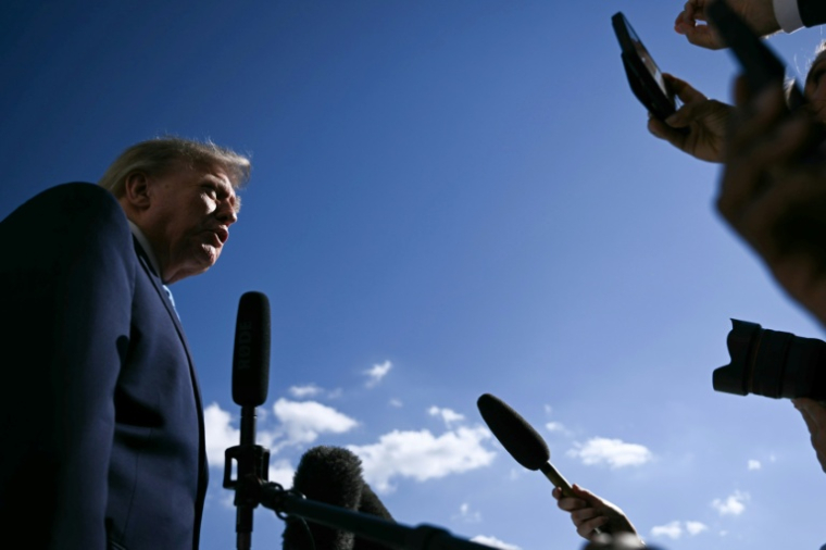Le président américain Donald Trump s'adresse à la presse, le 5 octobre 2026 à la Maison Blanche, à Washington ( AFP / Brendan SMIALOWSKI )
