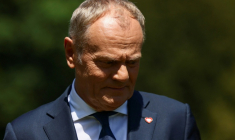 Le Premier ministre polonais Donald Tusk assiste à une cérémonie à Uxbridge, dans l'ouest de Londres, le 27 mai 2026 ( POOL / Jack Taylor )