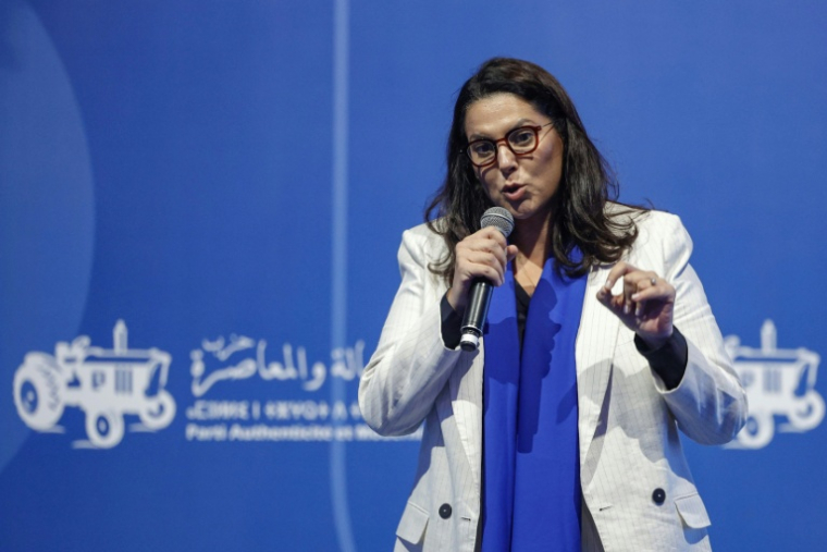Fatima Ezzahra El Mansouri, ministre de l'Aménagement du territoire, maire de Marrakech et membre de la direction collégiale du Parti Authenticité et Modernité (PAM), lors d'un meeting de campagne à Tanger, le 16 septembre 2026 au Maroc ( AFP / Abdel Majid BZIOUAT )