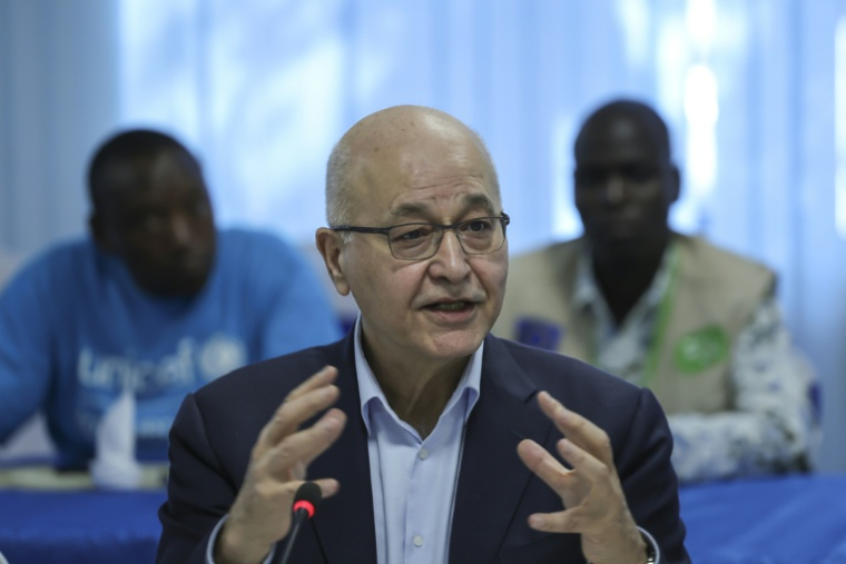 Le haut-commissaire des Nations unies pour les réfugiés, Barham Saleh à Kakuma, au Kenya, le 11 janvier 2026  ( AFP / Tony KARUMBA )
