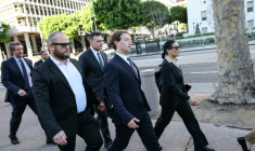 Mark Zuckerberg arrive au tribunal civil de Los Angeles le 18 février 2026 ( AFP / Patrick T. Fallon )