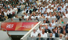 Des participants assistent à La REF 2026, organisée par le Medef, à Roland-Garros, Paris, le 26 août 2026 ( AFP / Thomas SAMSON )