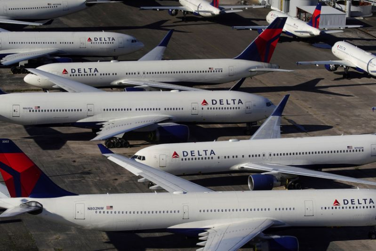 DELTA AIR LINES PRÉVOIT DES PERTES DE TRÉSORERIE JUSQU'AU PRINTEMPS