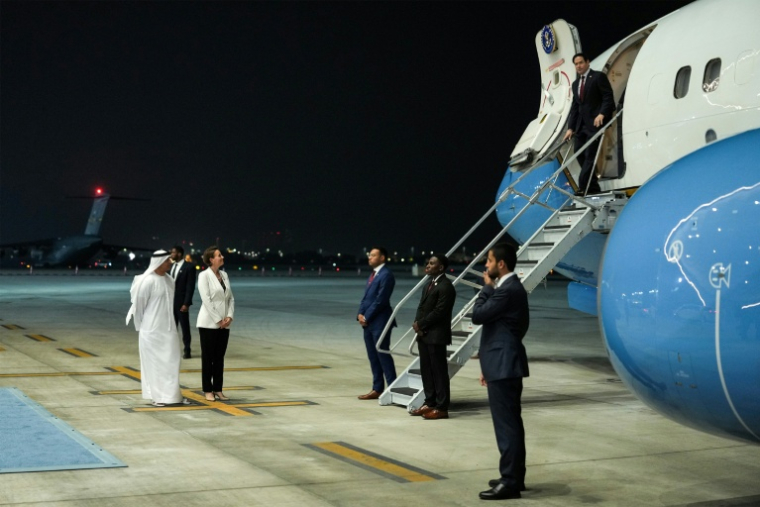 Le secrétaire d'Etat américain Marco Rubio à son arrivée à l'aéroport d'Abou Dhabi, le 23 juin 2026 aux Emirats arabes unis ( POOL / Eric Lee )