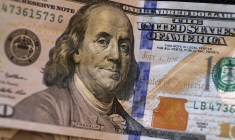 un billet de 100 dollars (Crédits: Unsplash - David Trinks)