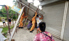 Photo diffusée le 10 octobre 2025 sur la page Facebook du Bureau de protection contre les incendies de la région 11 montrant des dégâts à Baganga, dans la province de Davao, sur l'île méridionale de Minadanao, après un séisme aux Philippines ( Bureau de protection contre les incendies de la région 11 / Handout )